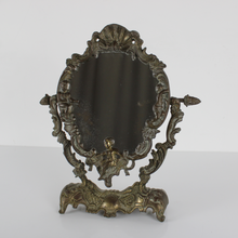 Carica l&#39;immagine nel visualizzatore di Gallery, Specchio da Tavolo Stile Vittoriano in Ottone Vintage Metà del XX Secolo
