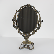 Carica l&#39;immagine nel visualizzatore di Gallery, Grande Specchio da Tavolo Stile Vittoriano in Ottone Vintage Psiche
