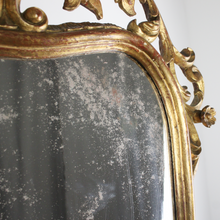 Carica l&#39;immagine nel visualizzatore di Gallery, Grande specchio con cornice in legno dorata intagliata &#39;900
