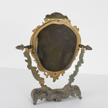Carica l&#39;immagine nel visualizzatore di Gallery, Specchio da Tavolo Stile Vittoriano in Ottone Vintage Metà del XX Secolo
